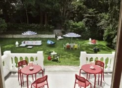 Fatboy Buggle-Up Outdoor 23 Fatboy Buggle-Up Outdoor -Life Is Better At The Pool 03 FATBOY Garden Moodpicture Baarn