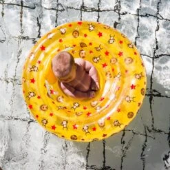 SWIM ESSENTIALS Baby Zwemband Met Zitje 11 SWIM ESSENTIALS Baby Zwemband Met Zitje -Life Is Better At The Pool Baby zwemband met zitje 06