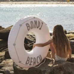 SunnyLife Bondi Zwemband 11 SunnyLife Bondi Zwemband -Life Is Better At The Pool Bondi zwemband 05