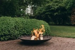 Cortenstaal Vuurschaal Rond 18 Cortenstaal Vuurschaal Rond -Life Is Better At The Pool Cortenstaal vuurschaal rond op terras scaled 1