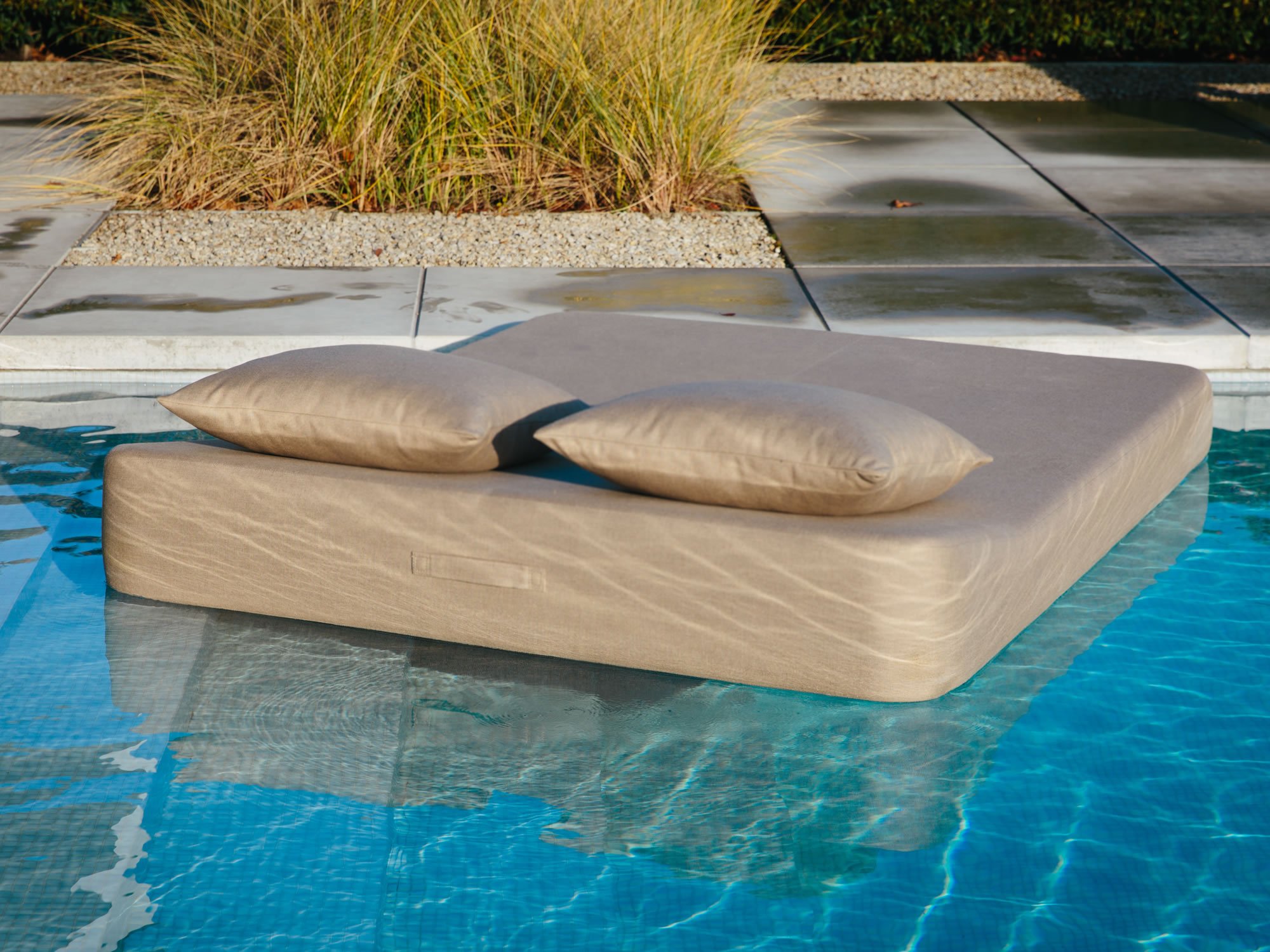 Life Is Better At The Pool -Life Is Better At The Pool Deco cushion elise 2