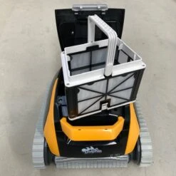 Dolphin E20 Zwembadrobot 15 Dolphin E20 Zwembadrobot -Life Is Better At The Pool Dolphin E20 filtermand 02