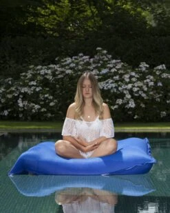Float Zitzak Sit On It -Life Is Better At The Pool Float zitzak Sit On It Royal Blue 02 scaled 1