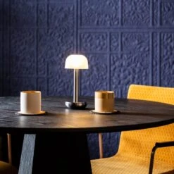 Humble Two Table Light -Life Is Better At The Pool Humble Two dark titanium frost tafellamp sfeer