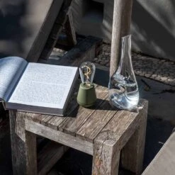 Humble One Outdoor Tafellamp -Life Is Better At The Pool Humble one outdoor groen sfeer 02