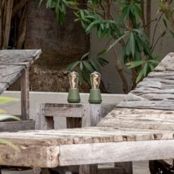 Humble One Outdoor Tafellamp -Life Is Better At The Pool Humble one outdoor groen sfeer