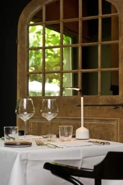 Petit Cru Design Tafellamp Imagilights -Life Is Better At The Pool Imagilights petit cru tafellamp white 02