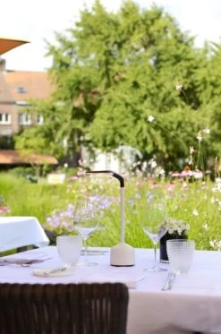 Petit Cru Design Tafellamp Imagilights -Life Is Better At The Pool Imagilights petit cru tafellamp white 03