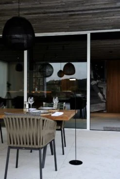 Mirai Staande Lamp Imagilights -Life Is Better At The Pool Mirai staande lamp black black aan tuintafel