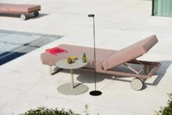 Mirai Staande Lamp Imagilights -Life Is Better At The Pool Mirai staande lamp black black aan zwembad 02