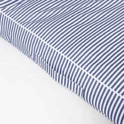 SunnyLife Luxe Lie-On Lounger Float Le Weekend Navy -Life Is Better At The Pool S41LLNVY 2