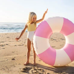 SunnyLife Zwemband Bubblegum Pink Met Streepjes -Life Is Better At The Pool S41PRSEG L 1
