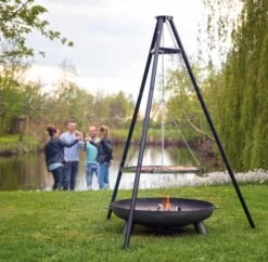 Vuurschaal Firepit Salo 12 Vuurschaal Firepit Salo -Life Is Better At The Pool Statief Barbecue Tripod 02