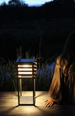 Stay Teak Solar Sfeerlamp -Life Is Better At The Pool Stay Teak terras lamp zonne energie sfeer groot kl