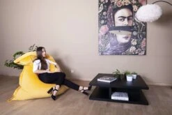 Velvet Zitzak 20 Velvet Zitzak -Life Is Better At The Pool Velvet zitzak geel 03 scaled 1