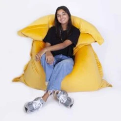 Velvet Zitzak 15 Velvet Zitzak -Life Is Better At The Pool Velvet zitzak geel scaled 1