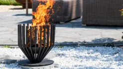 Irving Zwart Vuurkorf 43cm 5 Irving Zwart Vuurkorf 43cm -Life Is Better At The Pool Vuurkorf Irving D43 in de tuin