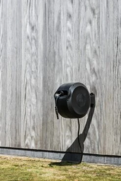 Mirtoon 10m 20 Mirtoon 10m -Life Is Better At The Pool Zee Mirtoon zwart in tuin scaled 2