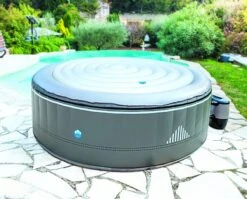 Netspa Opblaasbare Cover -Life Is Better At The Pool couvercle rond situation scaled 1