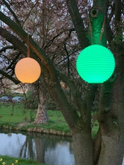 The Ball -Life Is Better At The Pool hanglamp the ball nikki amsterdam tuin terras